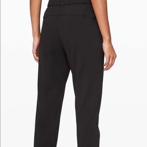Lululemon on the fly 7/8 pants in black size 4